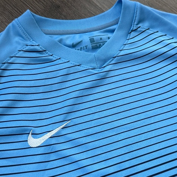 Nike Dri-Fit Shirt - Picture 3 of 4